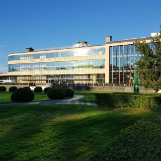 Die Westminster Unternehmensgruppe steigt bei den Dresdner Eislöwen als Hauptsponsor ein Die Westminster Unternehmensgruppe steigt bei den Dresdner Eislöwen als Hauptsponsor ein